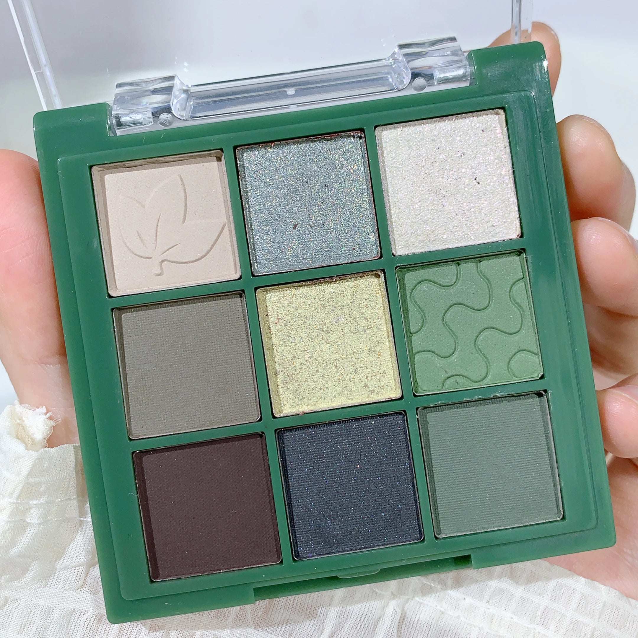 JUJU DREAM Green Brown Phantom Nine Colors Eyeshadow Palette Retro French Sense Green Olive Green Small Smoky