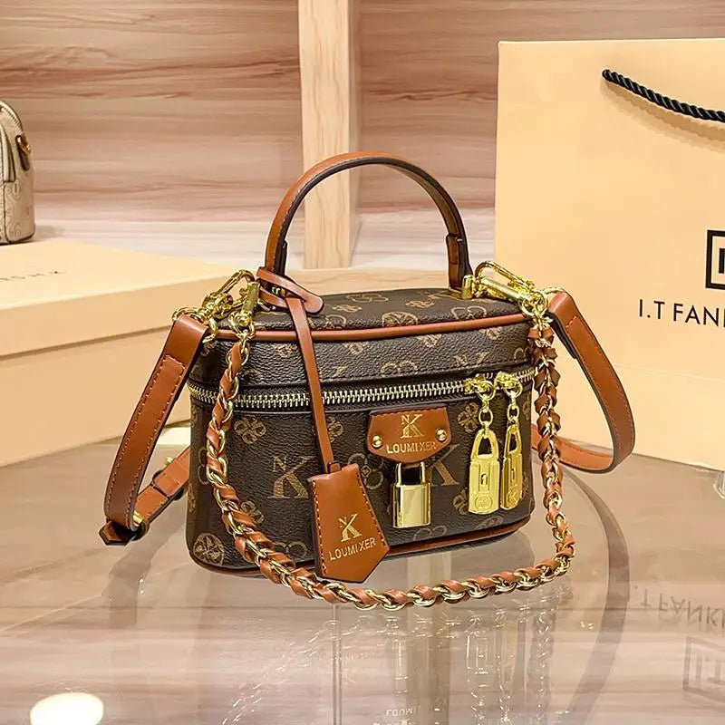 Brand women's handbag 2026 new autumn and winter retro commuting high-end designer crossbody bag bucket bag fashion