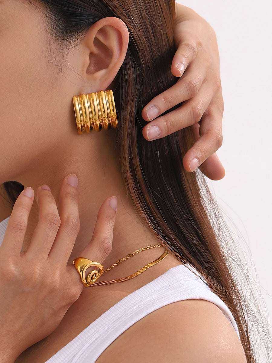 Uworld Vintage Minimalist Stainless Steel Elegant Stud Earrings for Women Waterproof 18k Gold Color Texture Metal Distinctive