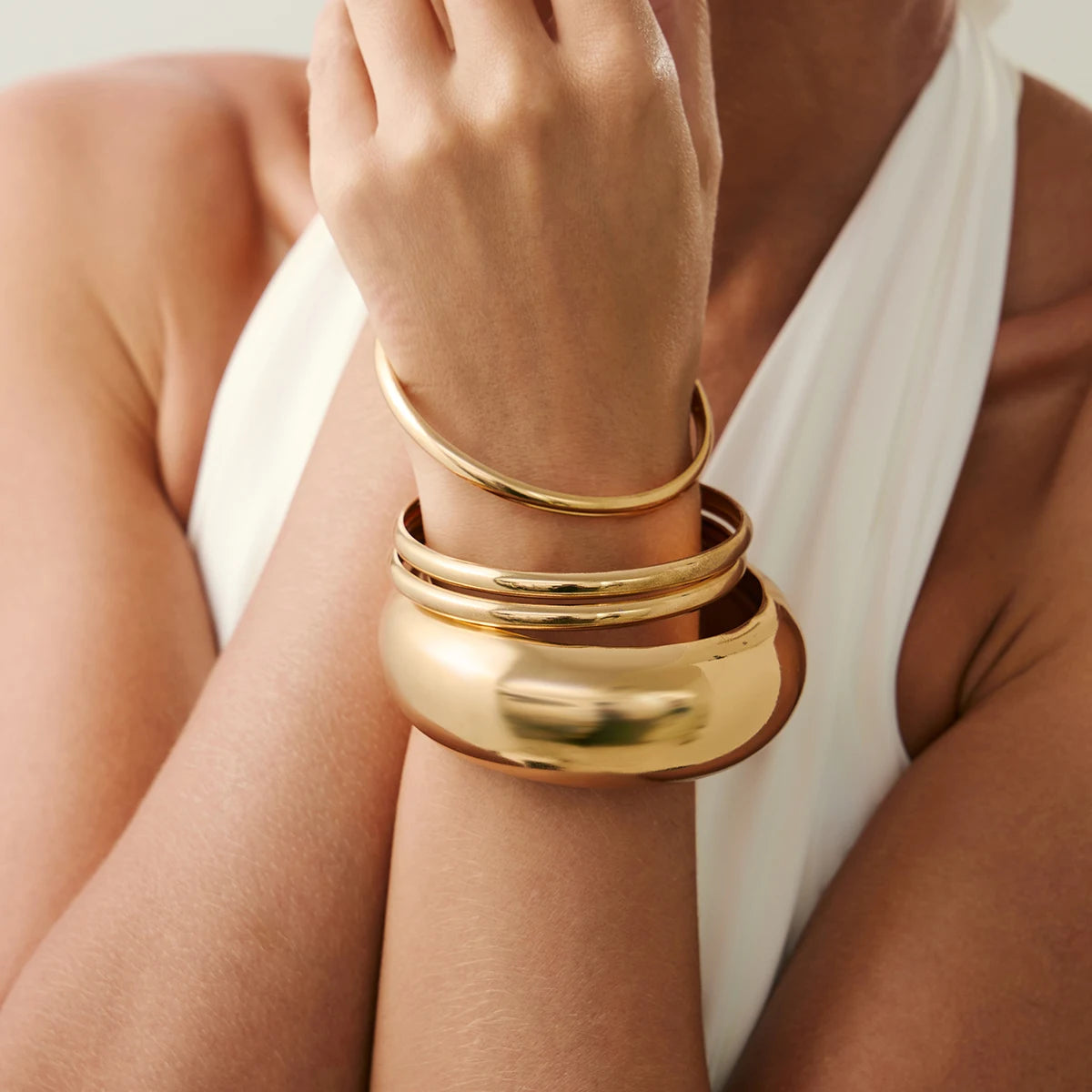 Salircon 4Pcs/set Vintage Simple Round Chunky Bangles Women Punk Hip Hop Gold Color Geometric Wide Bangles Bracelet Jewelry Gift