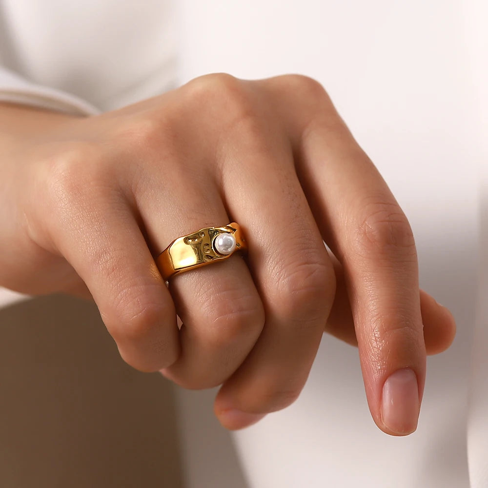 Stainless Steel Chubby Rings for Women With Zircon Shell Understated Delicate Female Engagement Jewelry