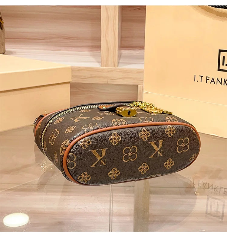 Brand women's handbag 2026 new autumn and winter retro commuting high-end designer crossbody bag bucket bag fashion