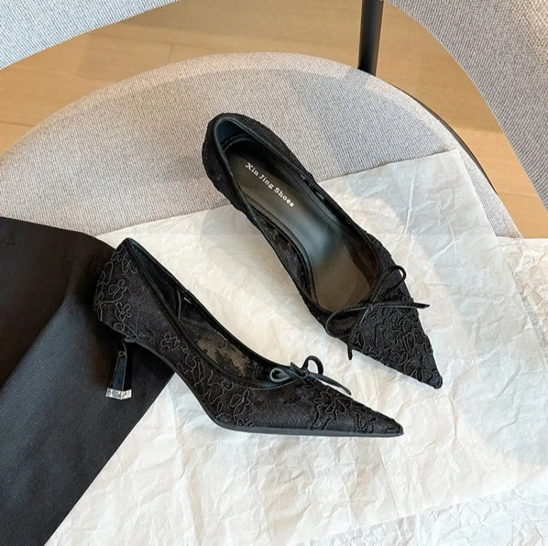 Pumps Women's 2026 Spring New Lace Pointed Bow Mesh Fine Heel Light Mouth Solid Color Temperament Elegant Banquet Women's Shoes
