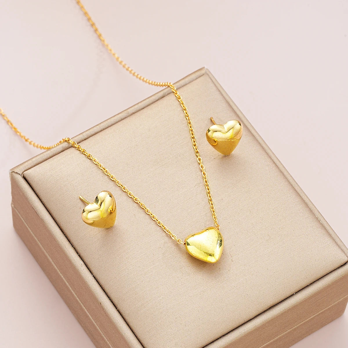 Boho Chic Gold Color Heart Jewelry Set Fashion Love Pendant Necklace Stud Earring Sets for Women Boho Daily Wear Jewelry Gifts
