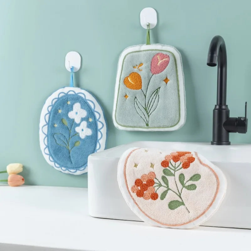 1PC The Flower Shape Is Not Smelly or Moldy The Hand Towel Can Be Hung The Thickened Absorbent Coral Velvet Small Square Towel