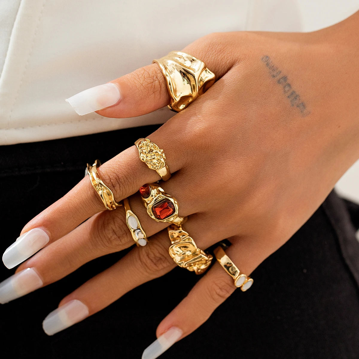 Ingemark 7Pcs/Set Vintage Irregular Folded Surface Open Rings for Women Goth Red Rhinestone Finger Rings Wed Bridal Jewelry Gift