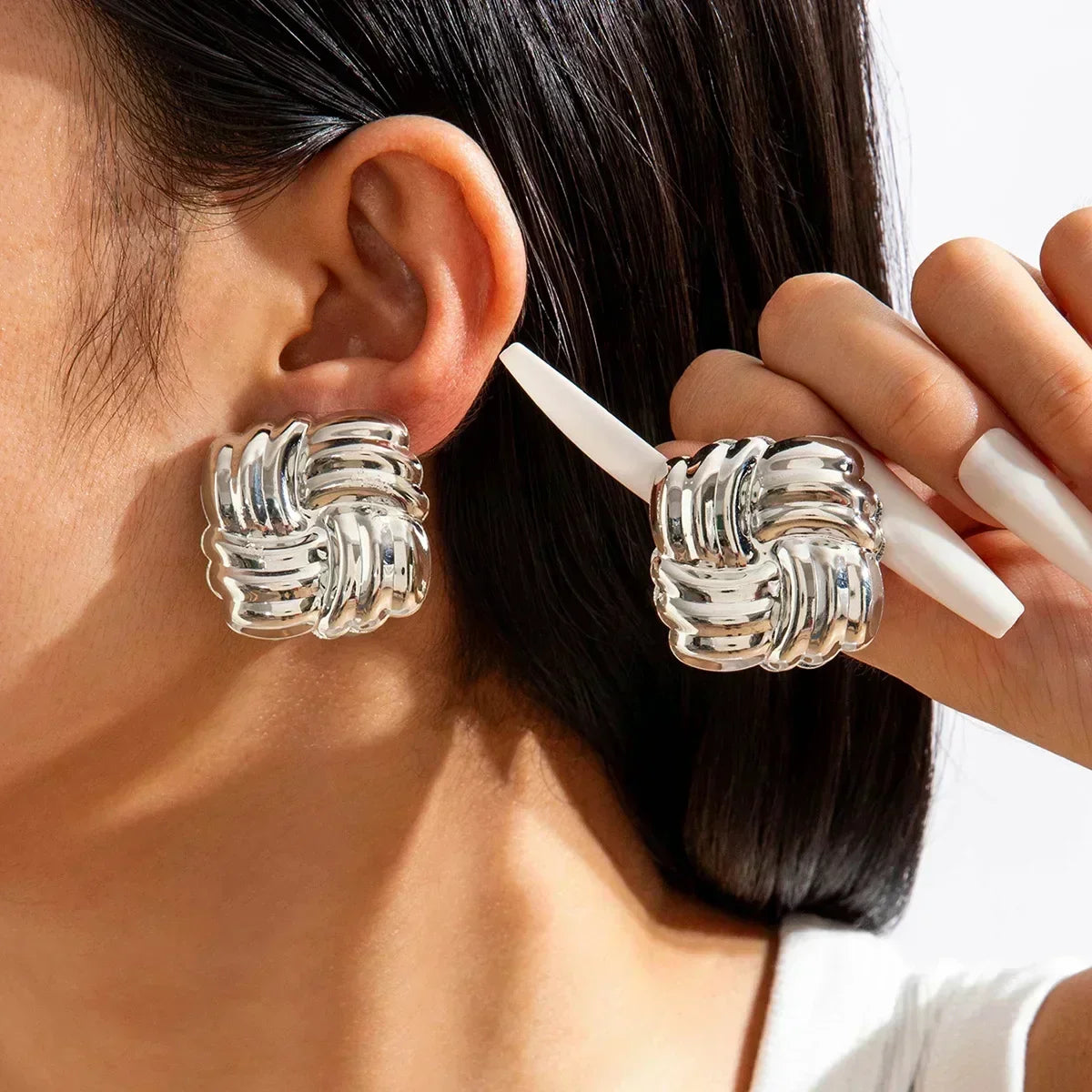 1 Pair Fashion Temperament Elegant Sun Flower Stud Earrings for Women Suitable Individuation Party Wedding Jewelry Birthday Gift