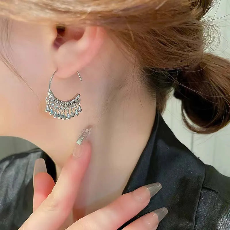 Fashion Metal C-Shaped Tassel Chain Earring for Women Elegant Silver Color Waterdrop Geometric Temperament Drop Earrings Jewelry