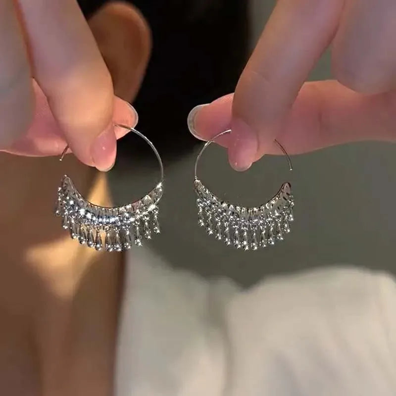 Fashion Metal C-Shaped Tassel Chain Earring for Women Elegant Silver Color Waterdrop Geometric Temperament Drop Earrings Jewelry