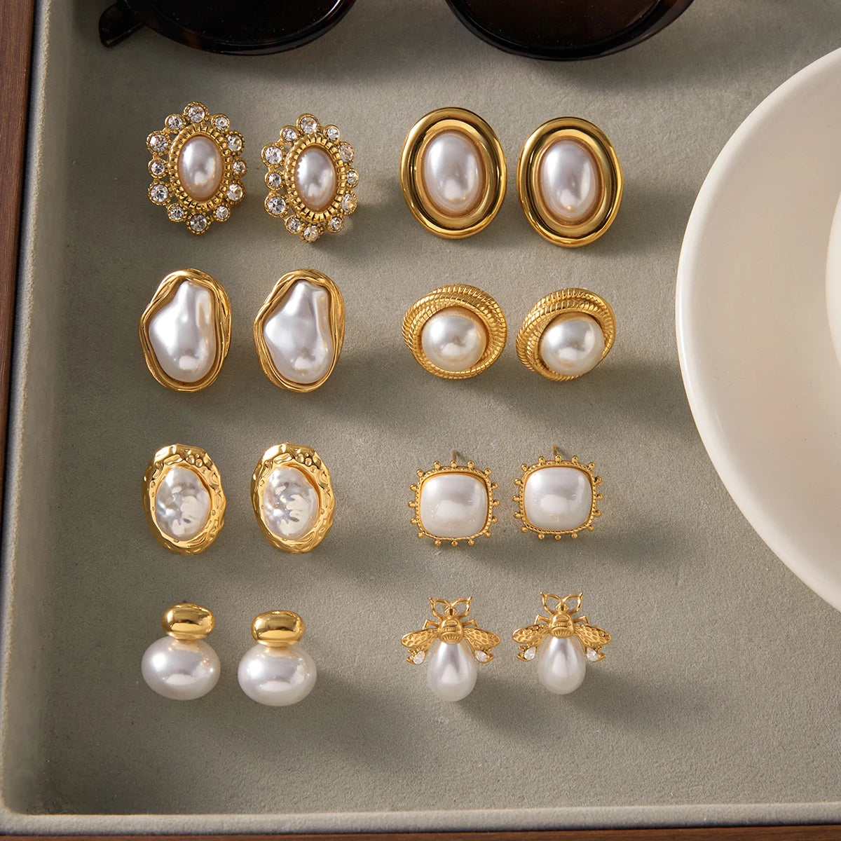Uworld Exquisite Elegant Irregular Resin Pearls Ear Studs 18K PVD Stainless Steel Gold Color Fine Textured Smooth Earrings For W